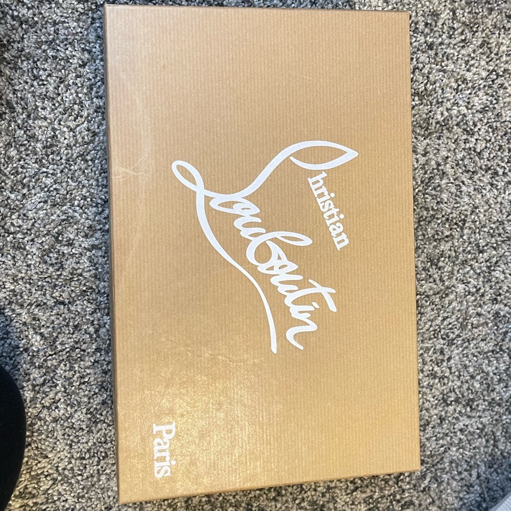 CHRISTIAN LOUBOUTIN classic heel